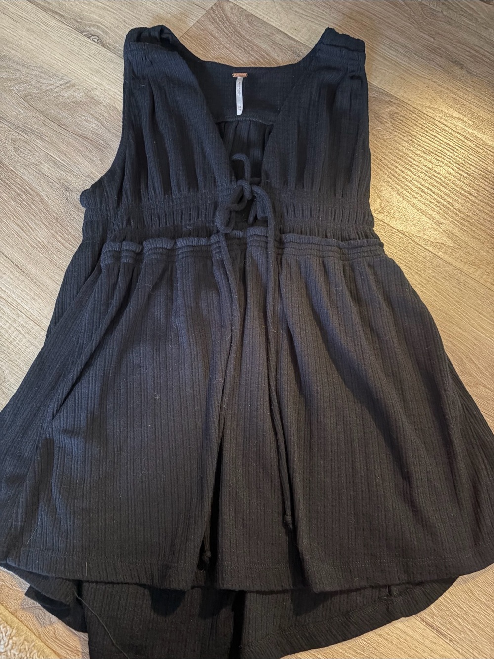 Free People Beach Bound Plunge Tank Top Black Size XS Smocked Boho CrinkleOption